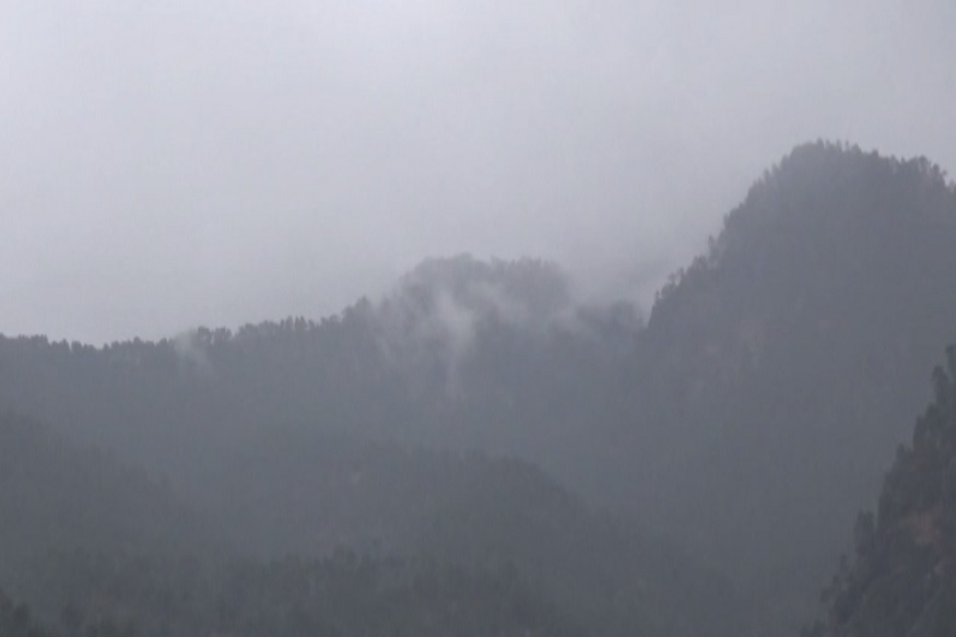 फिर बदलने लगा मौसम…आज पहाड़ों में बर्फबारी के आसार, तापमान गिरने से बढ़ेगी ठंड