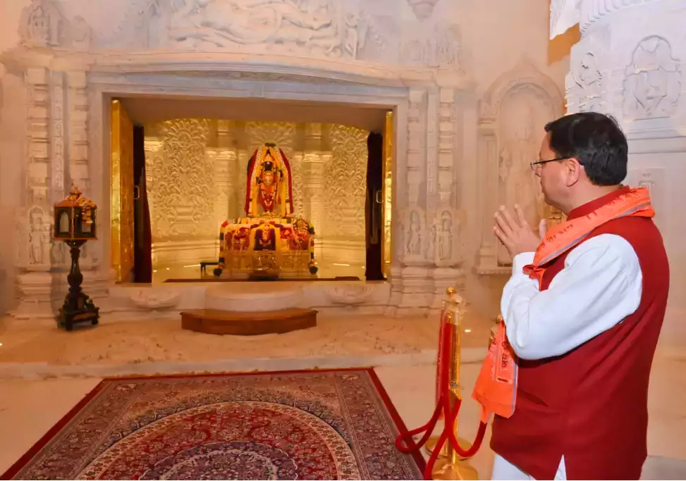 मुख्यमंत्री धामी ने अपने कैबिनेट सहयोगियों के साथ अयोध्या में किए रामलला के दर्शन