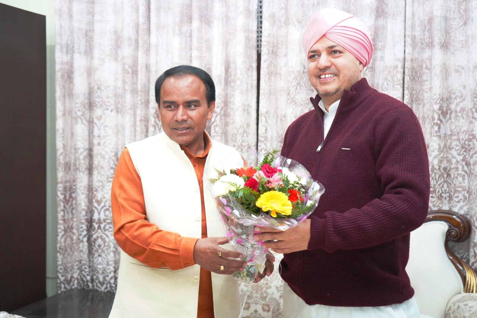 स्वास्थ्य मंत्री डॉ. धन सिंह रावत ने सपत्नीक श्री दरबार साहिब में टेका मत्था