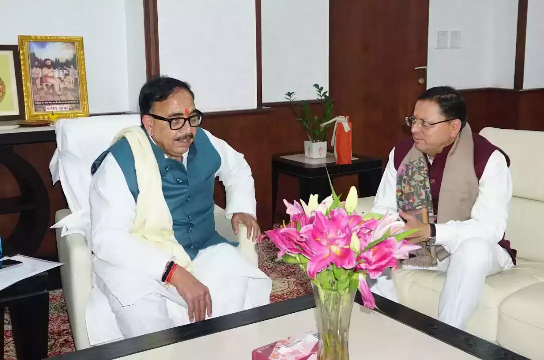 केंद्रीय मंत्री भारी उद्योग महेन्द्र नाथ पाण्डेय से मिले मुख्यमंत्री पुष्कर सिंह धामी