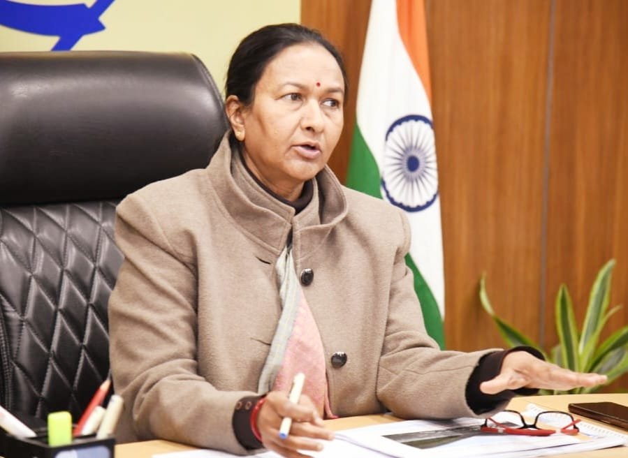 सौंग बांध परियोजना की प्रोसिजर क्लियरेन्स कार्यों में देरी पर CS राधा रतूड़ी हुई सख्त नाराजगी