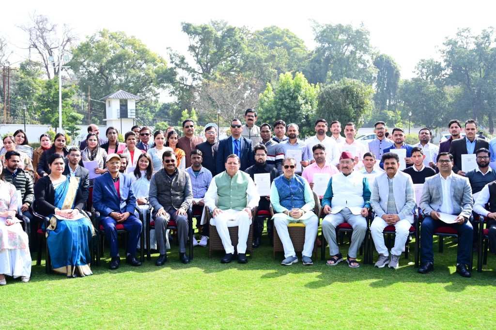 मुख्यमंत्री ने लेखा परीक्षक के पद पर चयनित 51 अभ्यर्थियों को नियुक्ति पत्र सौंपे