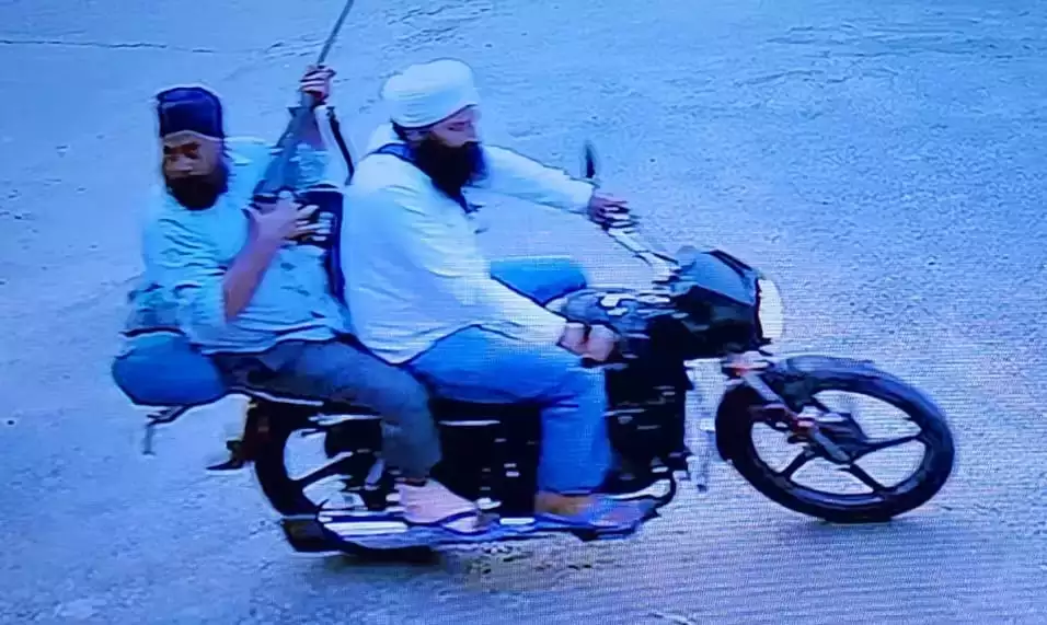 नानकमत्ता साहिब गुरुद्वारे में बाबा तरसेम सिंह की गोली मारकर हत्या, मचा हड़कंप , देखिए वीडियो