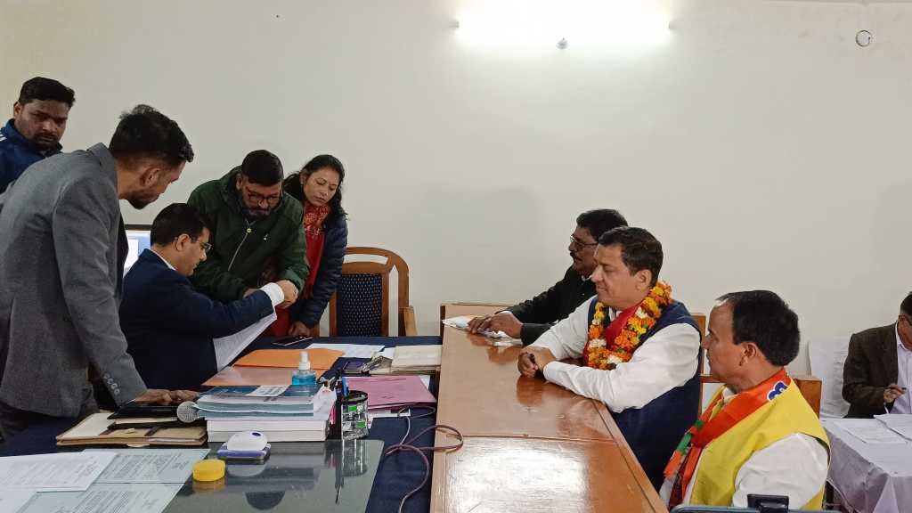 पौड़ी से भाजपा प्रत्याशी अनिल बलूनी ने किया नामांकन, केंद्रीय मंत्री स्मृति ईरानी रहीं मौजूद