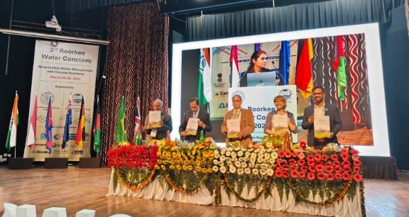 Uttarakhand: एक्सपर्ट्स की मौजूदगी में वाटर कॉन्क्लेव 2024 का हुआ शुभारंभ Uttarakhand: एक्सपर्ट्स की मौजूदगी में वाटर कॉन्क्लेव 2024 का हुआ शुभारंभ