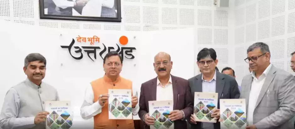 मुख्यमंत्री धामी ने पंचायती वन निर्देशिका 2023 का किया विमोचन