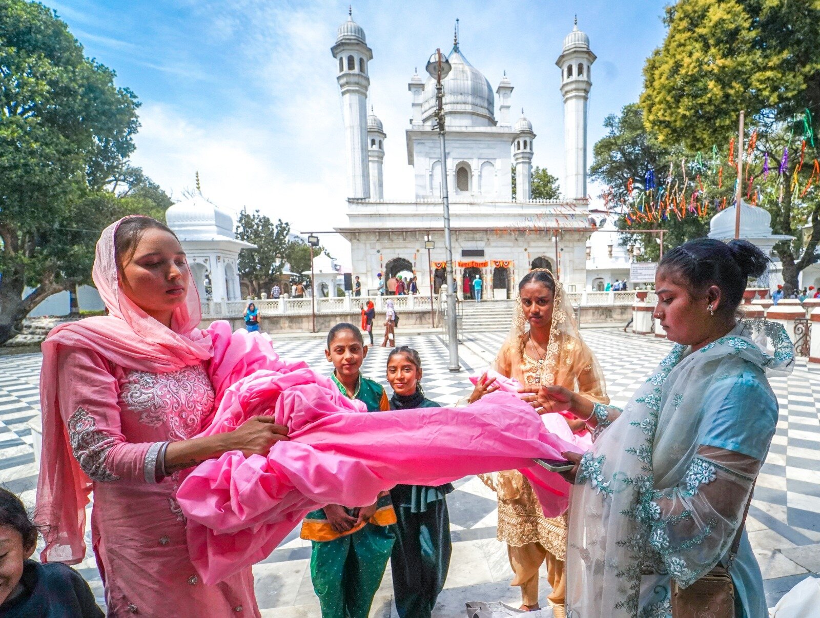 सजने लगा श्री दरबार साहिब, बढ़ने लगी रौनक