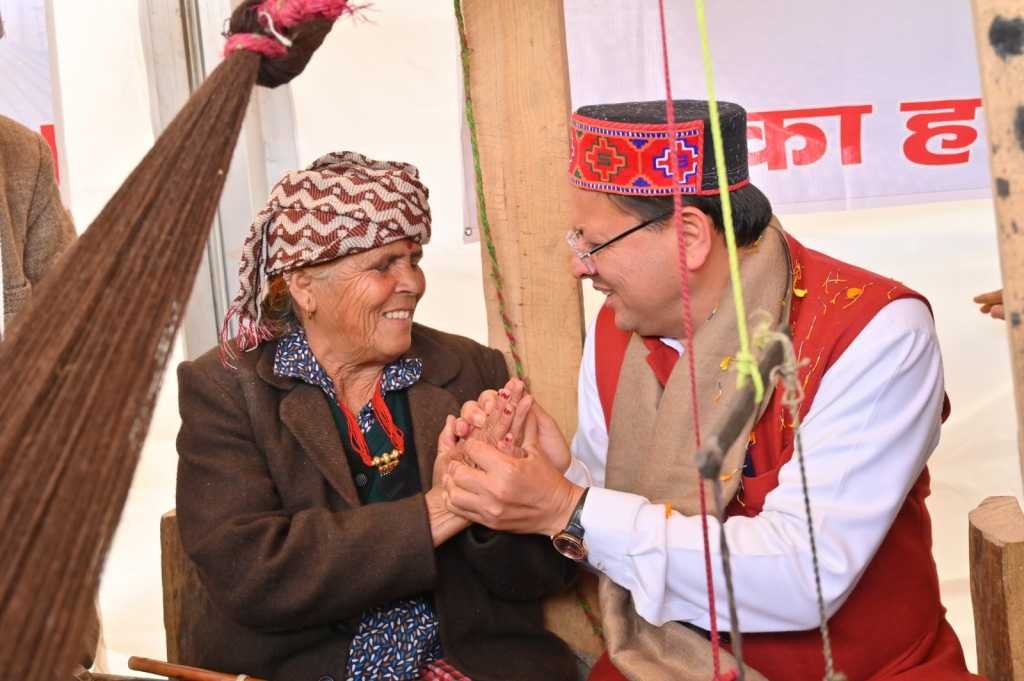 बड़कोट में मुख्यमंत्री धामी का रोड शो, उमड़ा जन सैलाब