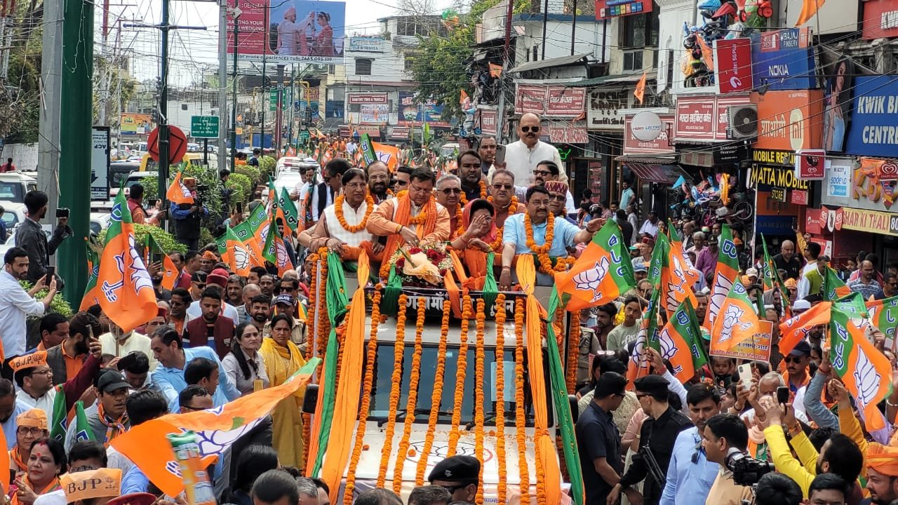 मुख्यमंत्री पुष्कर सिंह धामी की लोकप्रियता,  रोड़ शो में उमड़ा जनसैलाब