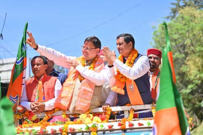 थराली पहुंचे मुख्यमंत्री धामी, पौड़ी प्रत्याशी अनिल बलूनी के समर्थन में किया रोड शो