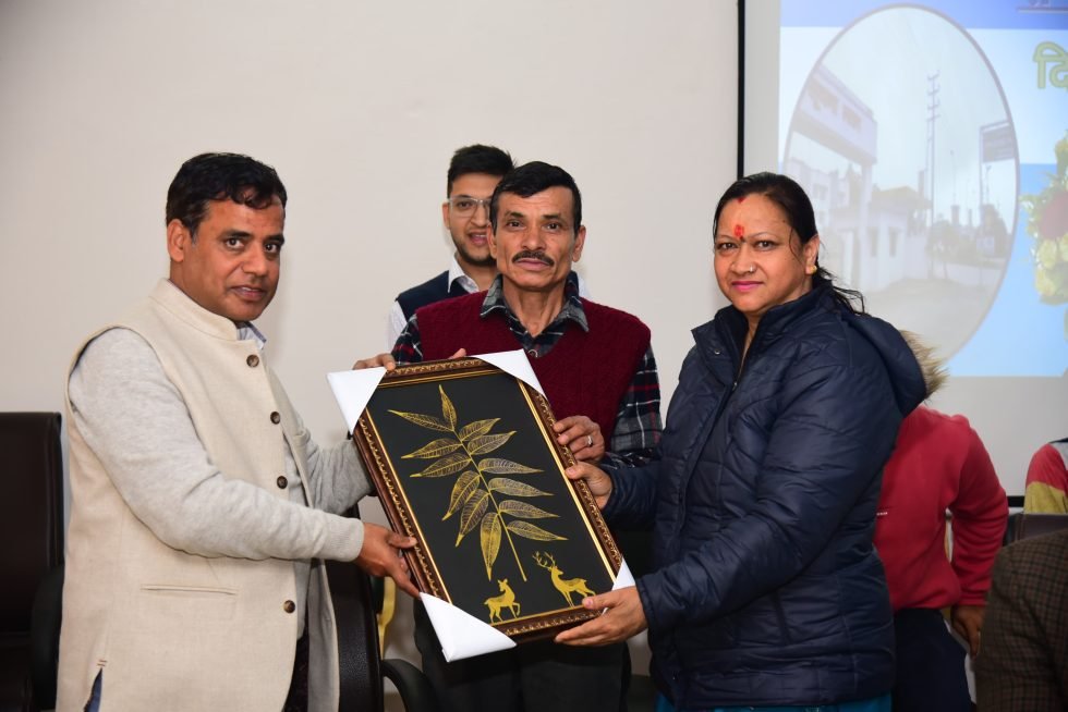 कर्मचारी संघ की नवनिर्वाचित कार्यकारिणी ने सूचना निदेशालय में ग्रहण की शपथ