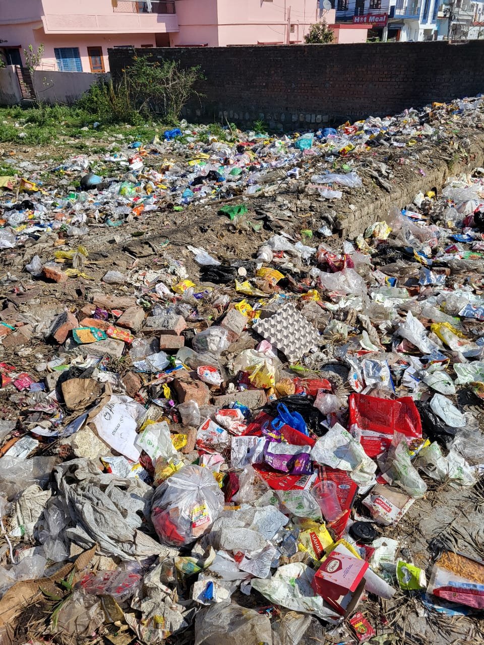 भारूवाला ग्रांट में गंदगी का सम्राज्य