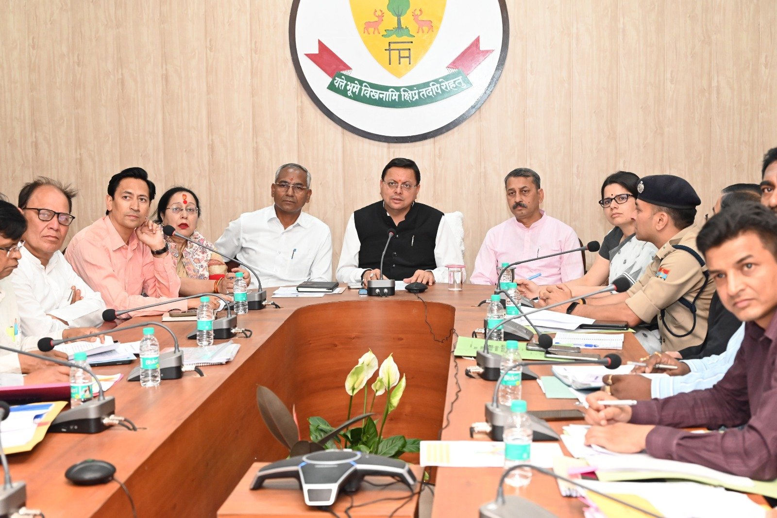 सीएम ने लगाई वनाधिकारियों के अवकाश पर रोक