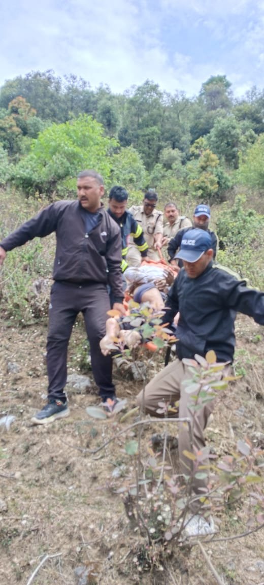 हाथी पांव रोड के पास कार खाई में गिरी, तीन लोगों की मौत