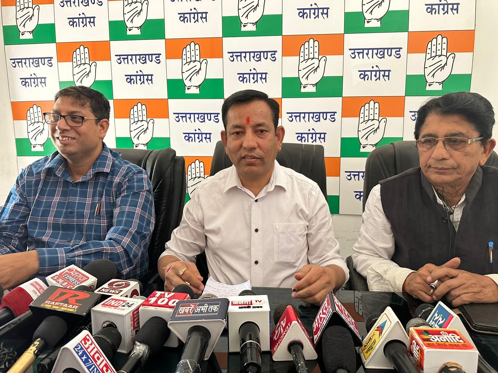 नगर निगम चुनाव में जनसंवाद कार्यक्रम से जनसमर्थन जुटायेगी कांग्रेस : नवीन जोशी