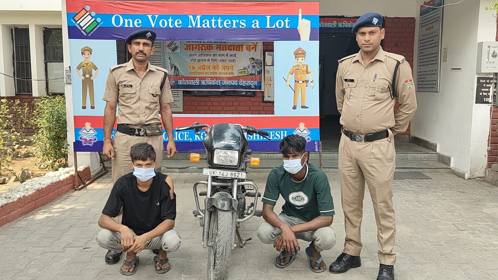 वाहन चोरी की घटना का खुलासा, दो युवक गिरफ्तार