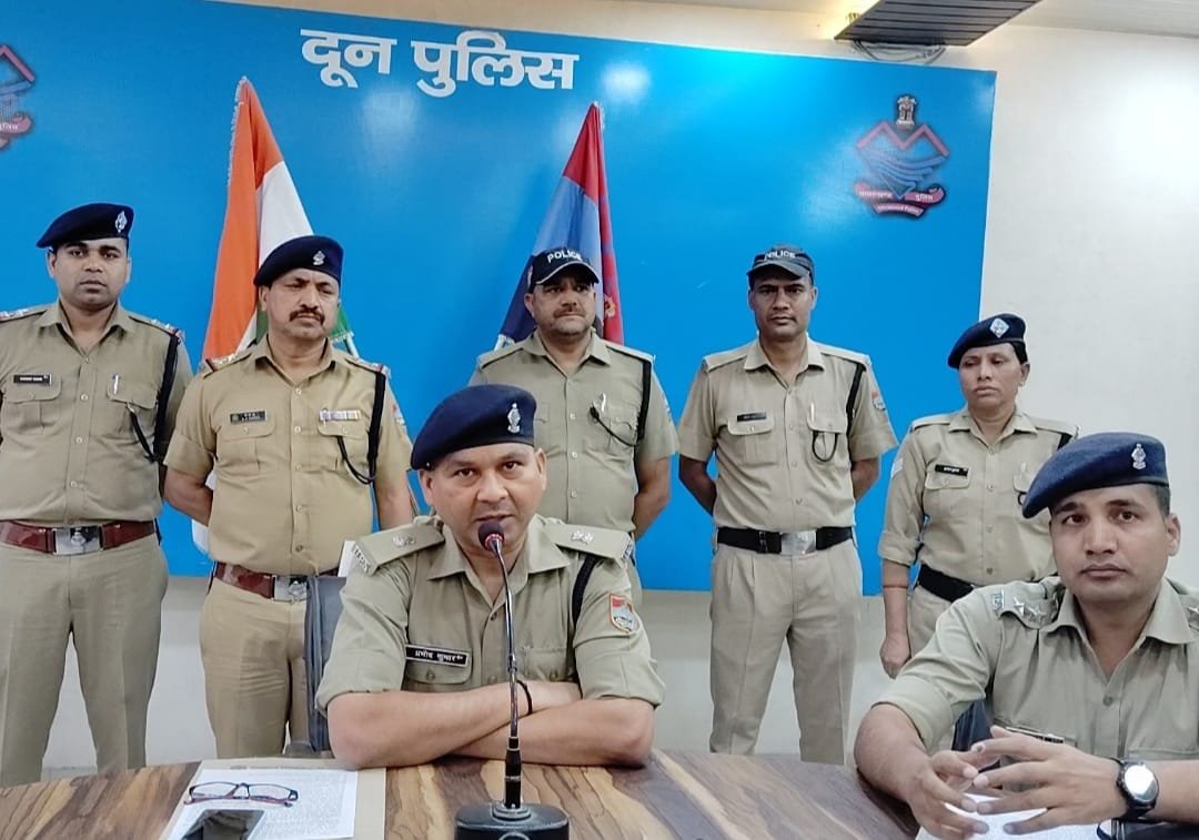 कोबरा गैंग की विदेशी महिला तस्कर को हाई प्रोफाइल ड्रग्स के साथ पुलिस ने किया गिरफ्तार