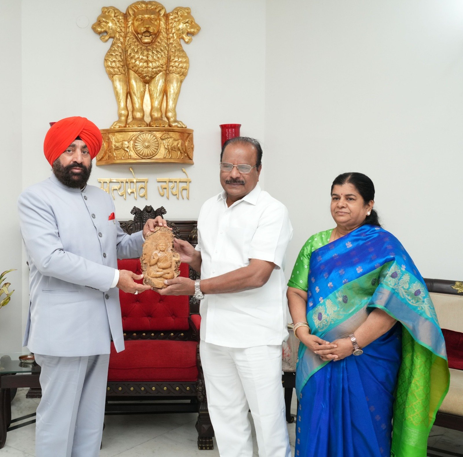 राज्यपाल ने किया इंद्रेसन रेड्डी का स्वागत