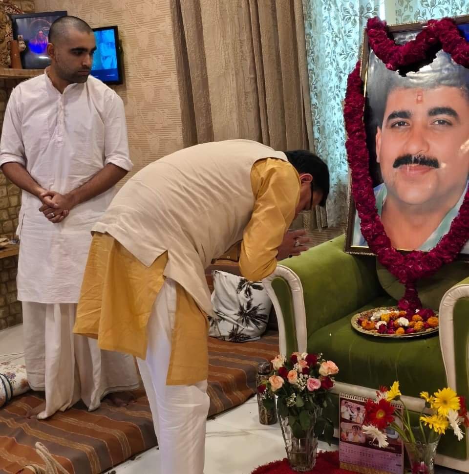 सीएम ने दी पुष्प अर्पित कर गहतोड़ी को श्रद्धांजलि