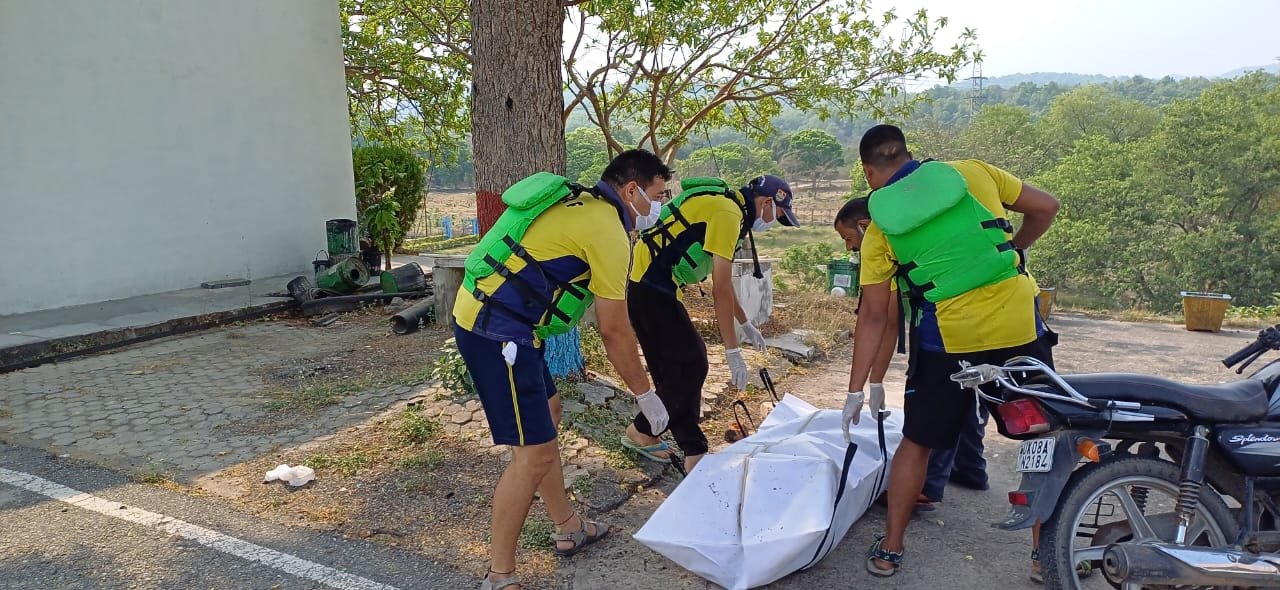 युवती की गला काटकर हत्या करने वाले हत्यारोपी का शव बरामद