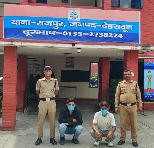 नाबालिक युवतियों को बहला फुसलाकर भगा ले जाने वाले अभियुक्तों को पुलिस ने किया गिरफ्तार