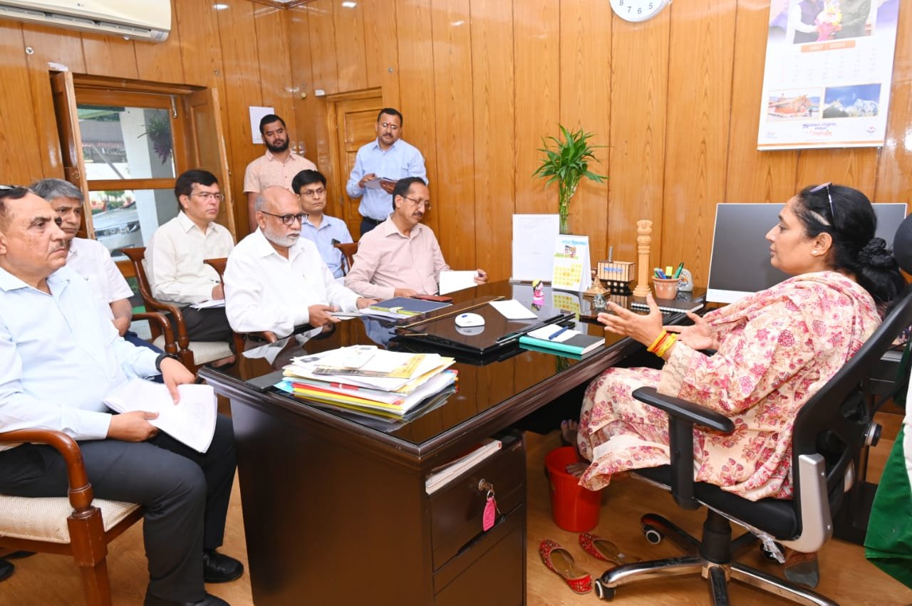 विधानसभा अध्यक्ष ने ली समीक्षा बैठक