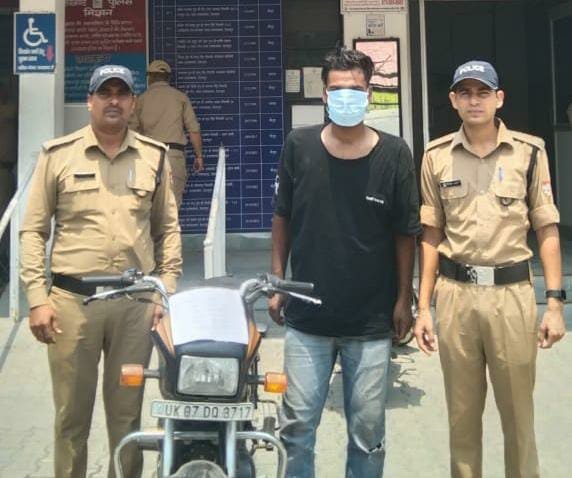 वाहन चोरी की घटना का 24 घंटे के अन्दर दून पुलिस ने किया खुलासा