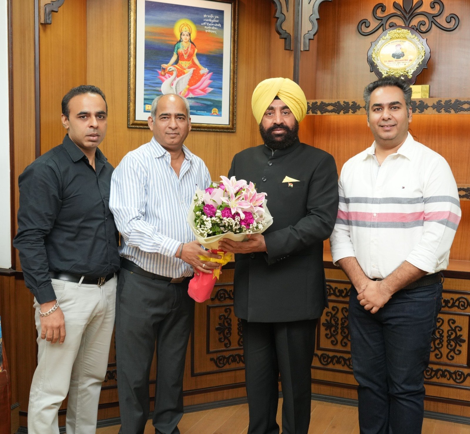 राज्यपाल को दी नशा मुक्ति के लिये किए जा रहे प्रयासों की जानकारी