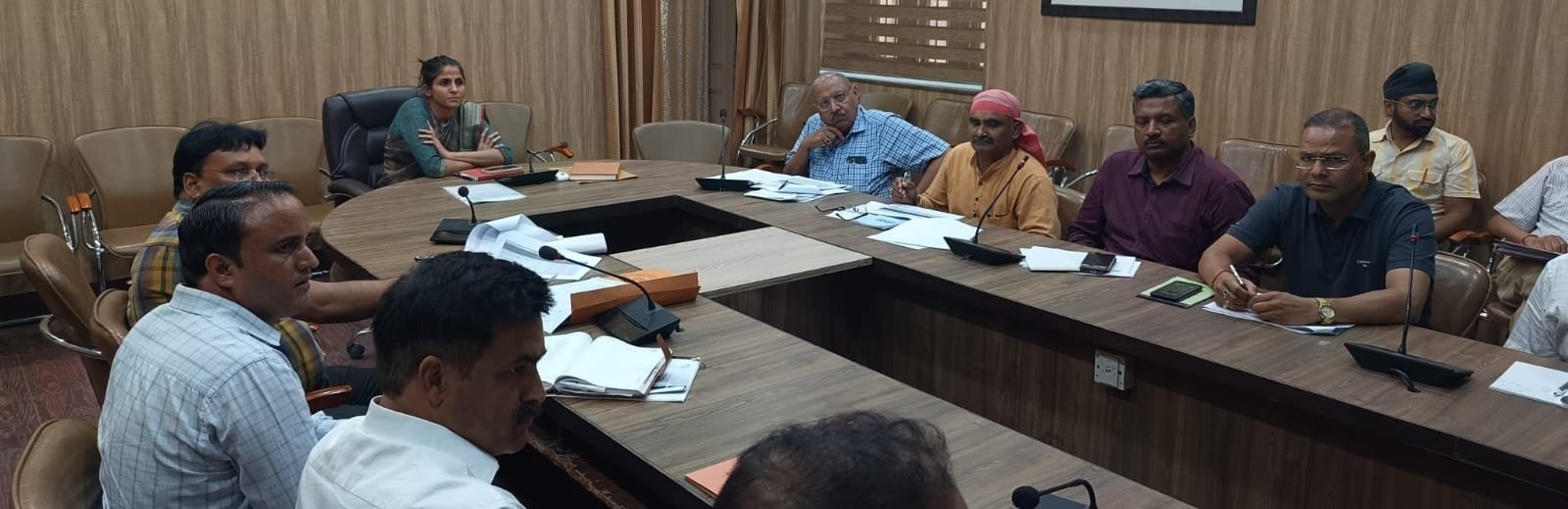 दून स्कूल से बिंदाल पुल तक सड़क चौड़ीकरण कार्यों के सम्बन्ध में चर्चा