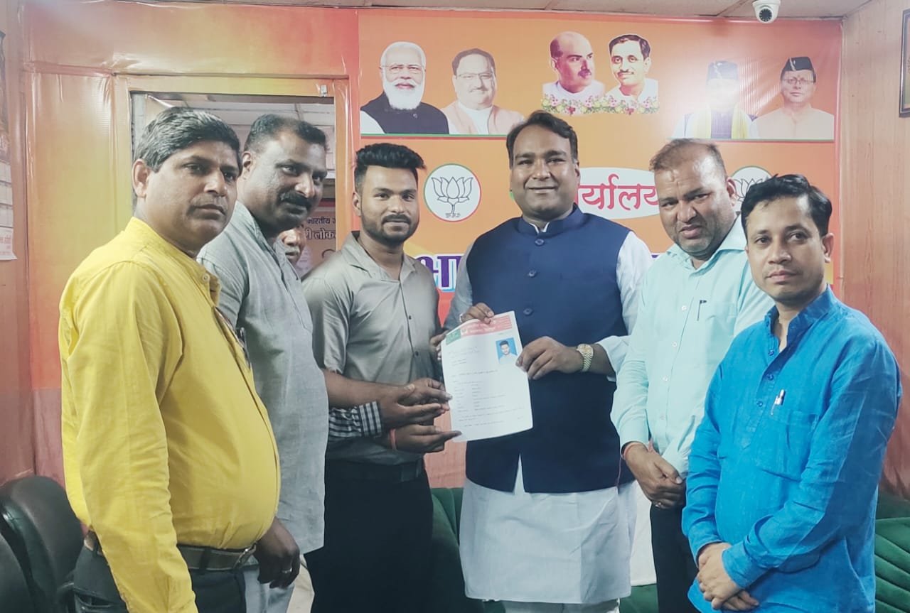 भाजपा युवा नेता करण घाघट ने वार्ड नंबर 9 आर्य नगर से की दावेदारी