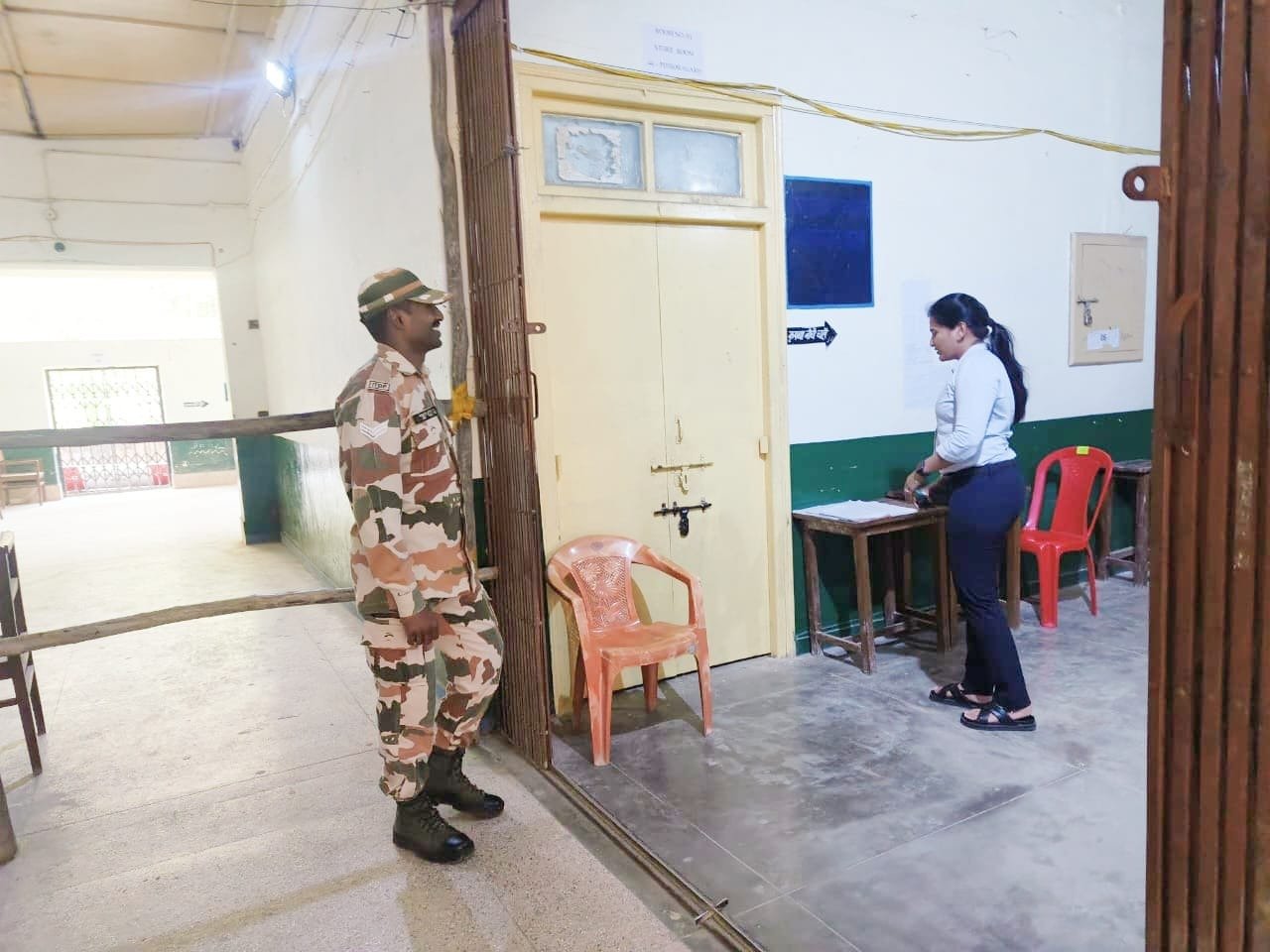 स्ट्रांग रुम का औचक निरीक्षण