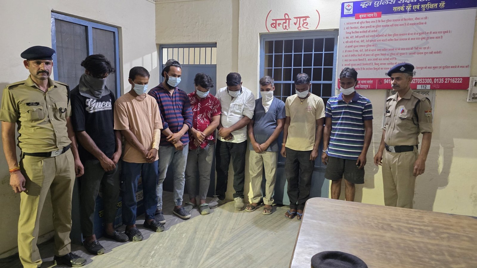 सड़क पर गुंडई दिखाना युवकों को पड़ा भारी