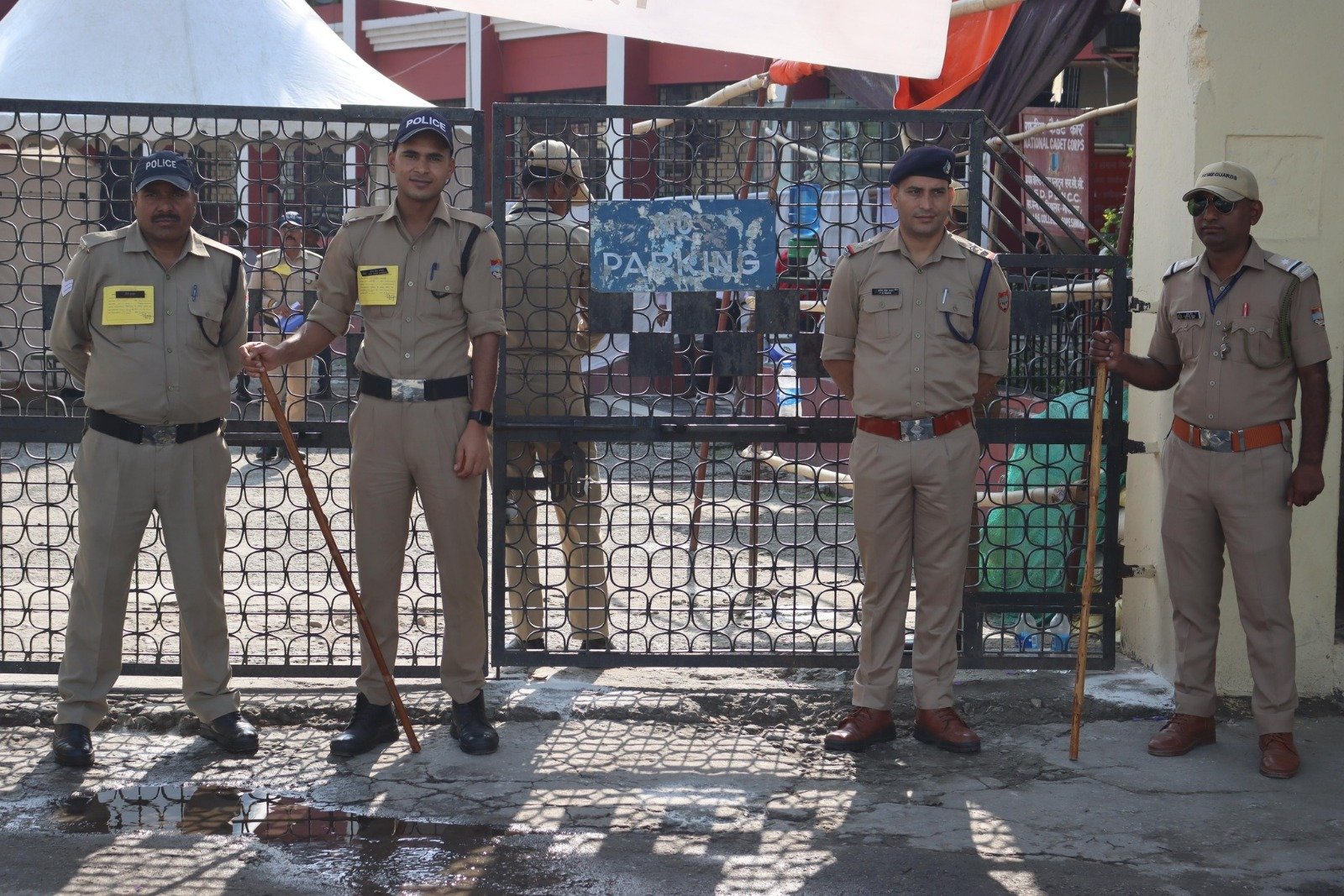 अलर्ट मोड पर रहा पुलिस बल