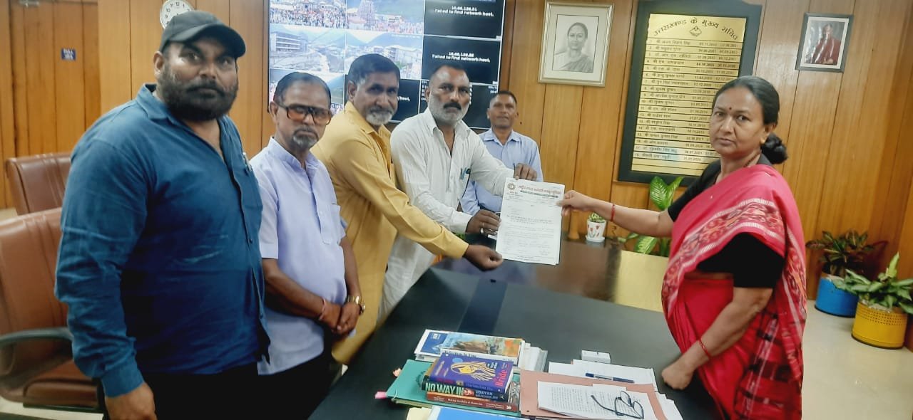 राष्ट्रीय सफाई कर्मचारी मजदूर यूनियन ने सौपा मुख्य सचिव को ज्ञापन