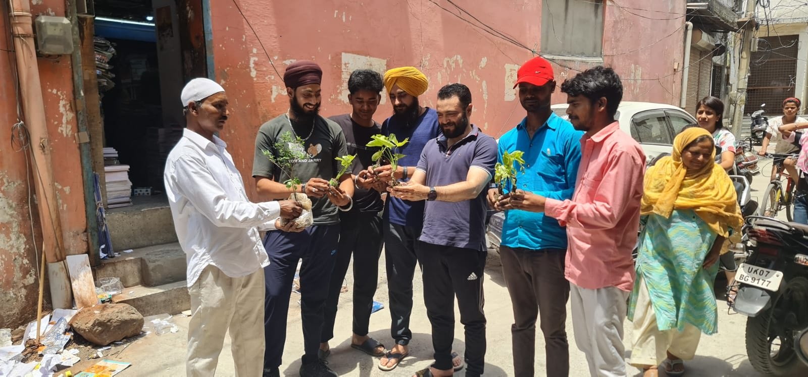 विश्व पर्यावरण दिवस पर पौधे वितरण कर दिया जागरूकता संदेश