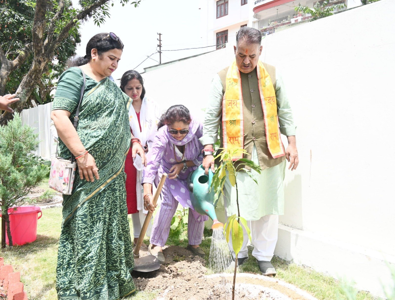 विश्व पर्यावरण दिवस : कैबिनेट मंत्री ने किया वृक्षारोपण