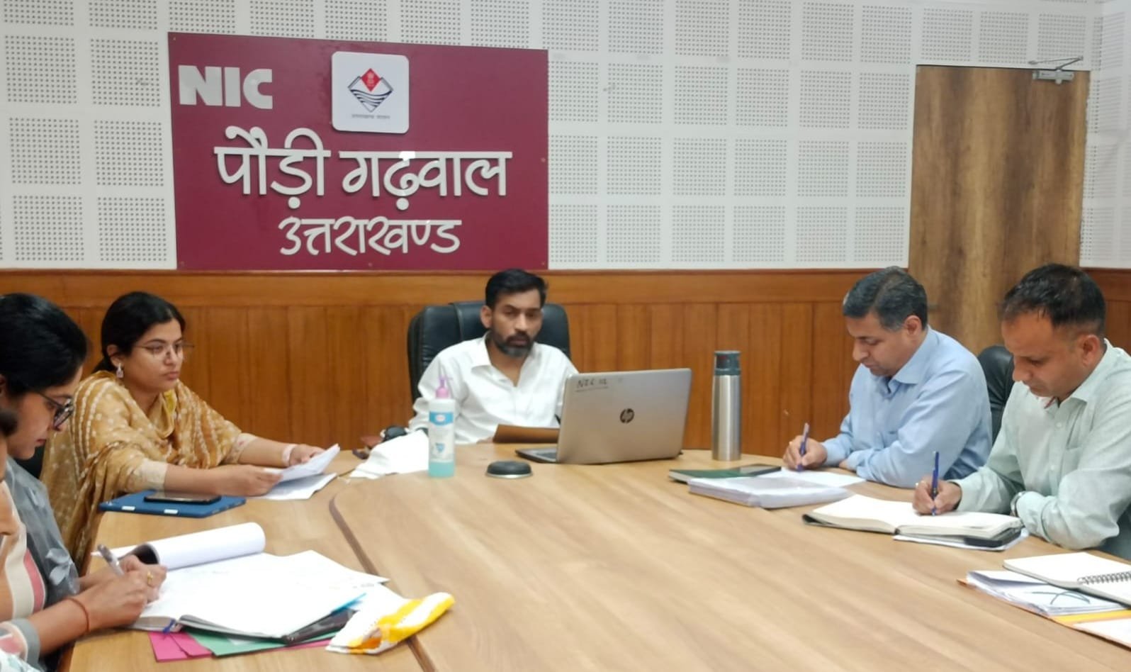 सीएम हेल्पलाइन में आई शिकायतों का प्राथमिकता से निवारण करें अधिकारी