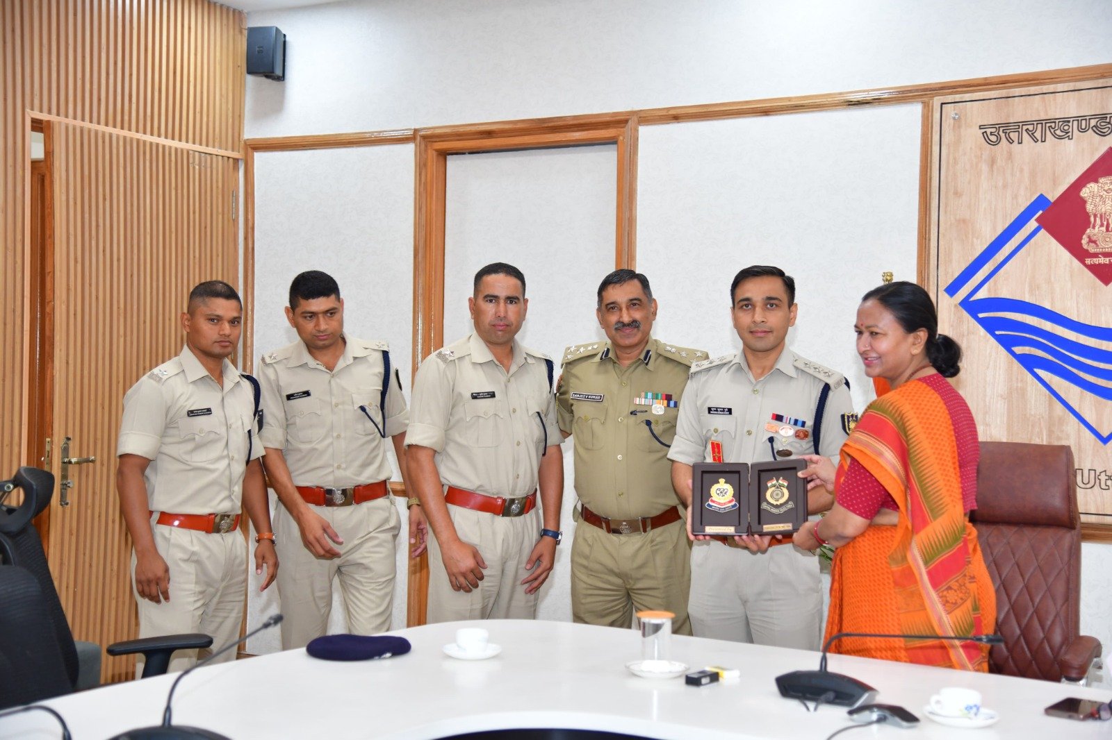 सीआरपीएफ के प्रशिक्षु अधिकारियों ने की मुख्य सचिव से मुलाकात