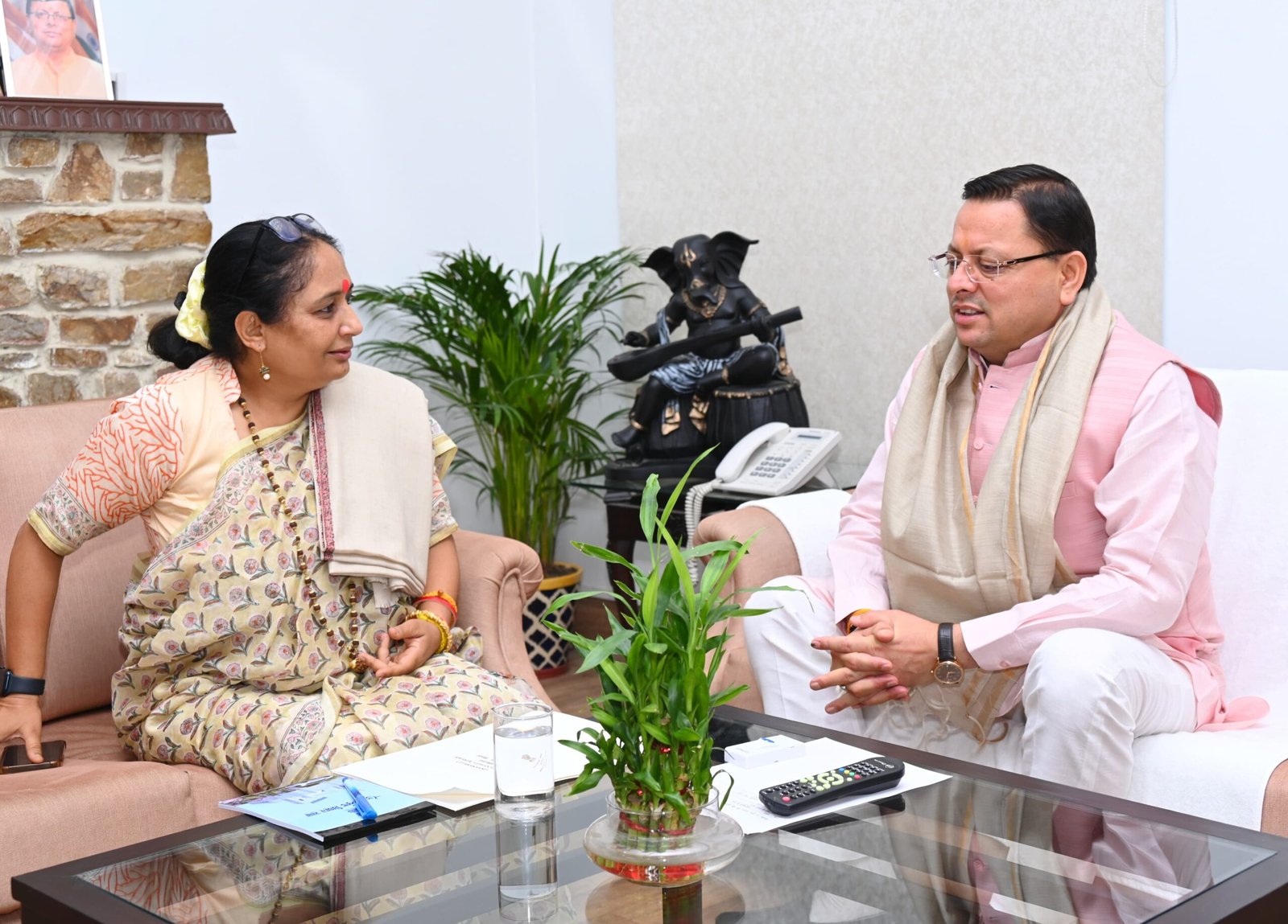 विधानसभा अध्यक्ष ने की मुख्यमंत्री से मुलाकात विधानसभा अध्यक्ष ने की मुख्यमंत्री से मुलाकात