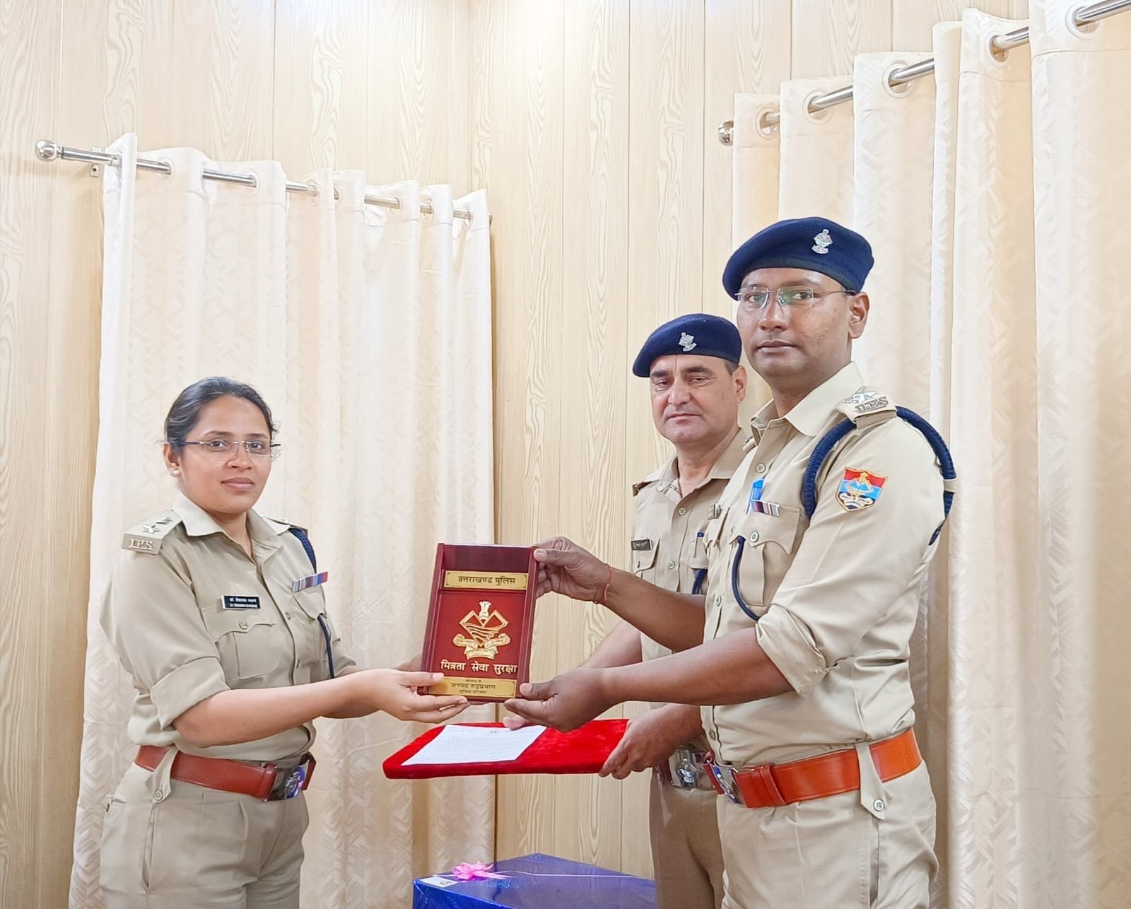 एसपी ने किया पुलिस उपाधीक्षक को सम्मानित