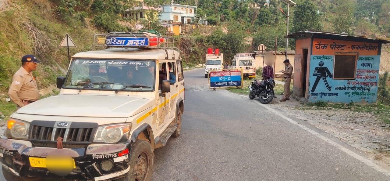 ट्रैफिक नियमों का उल्लंघन करने वालों के विरूद्ध पुलिस की ताबड़तोड़ कार्यवाही