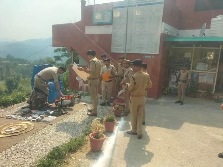 पुलिस उपाधीक्षक ने किया थाना जाजरदेवल का अर्द्धवार्षिक निरीक्षण