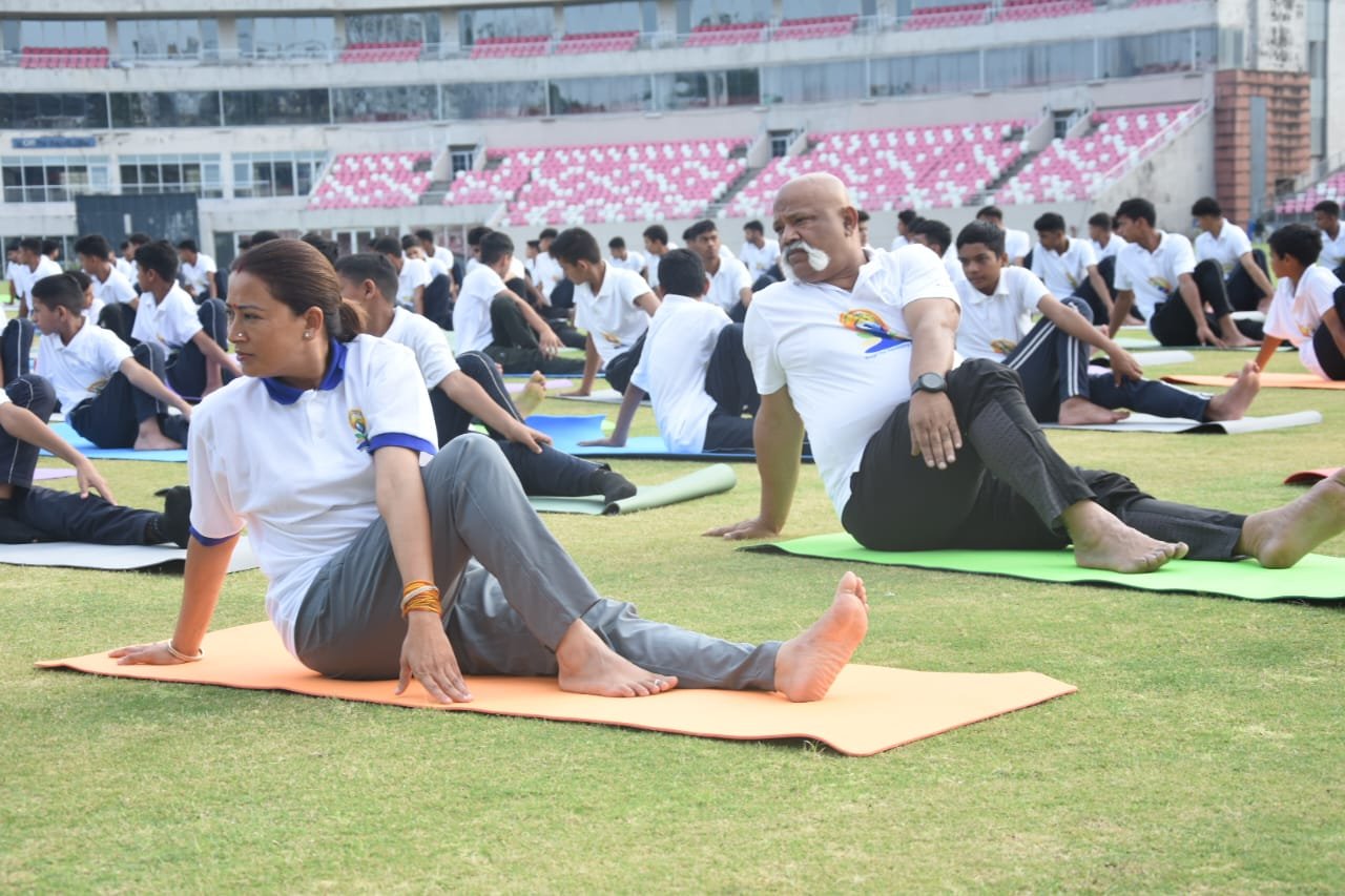 कैबिनेट मंत्री रेखा आर्या ने अंतर्राष्ट्रीय योग दिवस के अवसर पर किया योग,