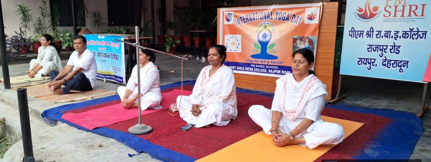 प्रत्येक दिन योग करने के लिए किया प्रेरित