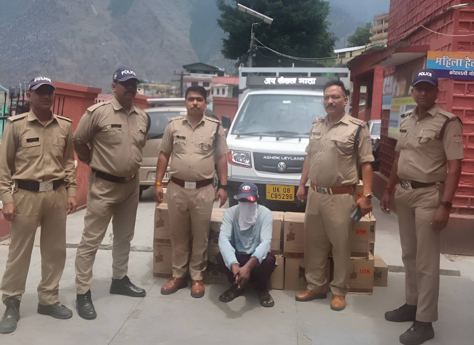 आचार संहिता में अवैध शराब को लगा रहा था पार, पुलिस ने कर लिया गिरफ्तार