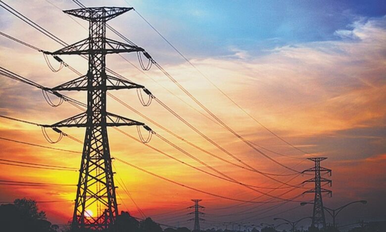 उपभोक्ताओं पर भारी पड़ी हाई वोल्टेज