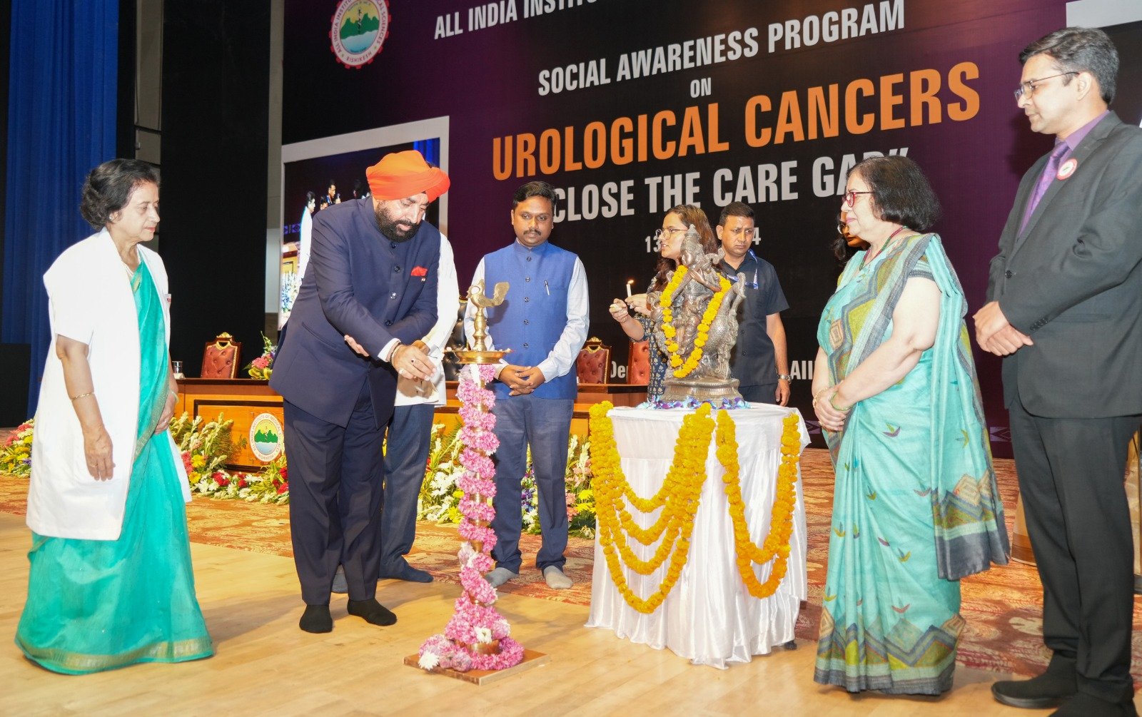 राज्यपाल ने किया पुस्तक ‘आशा और उपचार’ का विमोचन