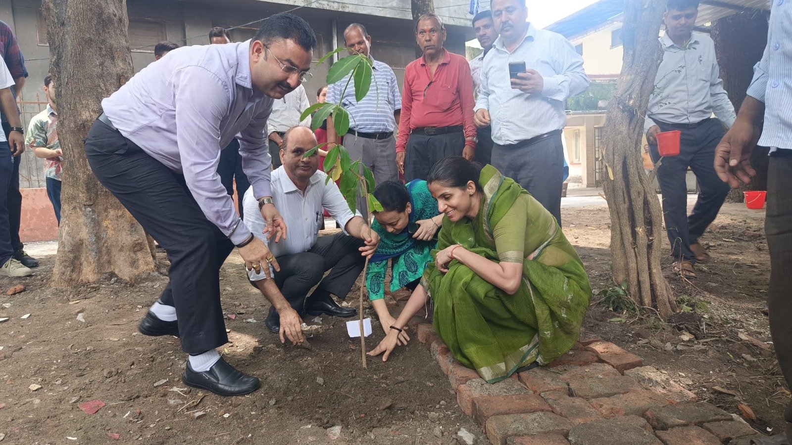 वृहद्ध वृक्षारोपण कार्यक्रम आयोजित