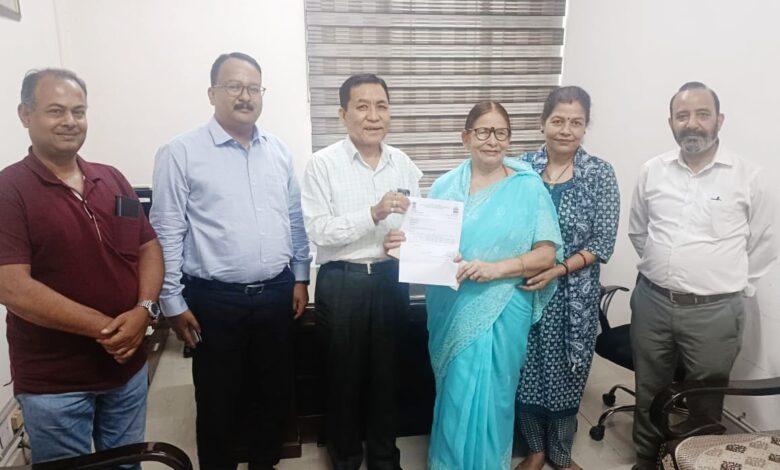 पद्मश्री डॉ बसन्ती बिष्ट को गढ़वाली लोकसंगीत में आकाशवाणी ने टॉप ग्रेड प्रदान किया पद्मश्री डॉ बसन्ती बिष्ट को गढ़वाली लोकसंगीत में आकाशवाणी ने टॉप ग्रेड प्रदान किया