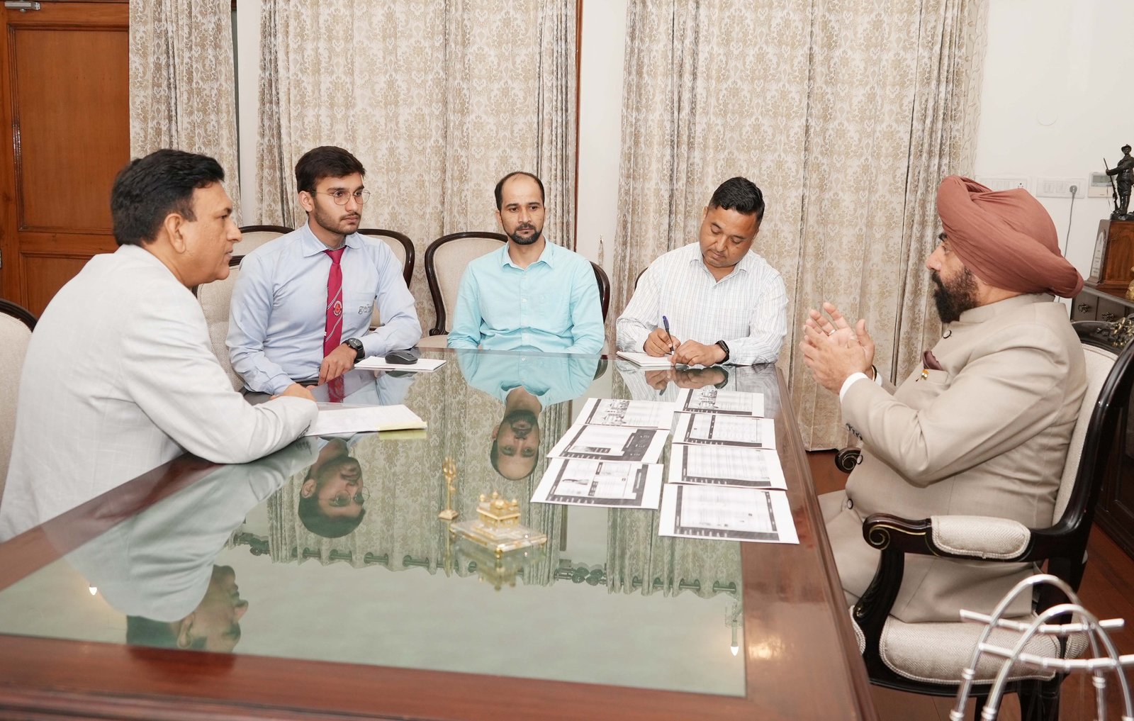 ग्राफिक एरा हिल यूनिवर्सिटी के कुलपति ने की राज्यपाल से मुलाकात